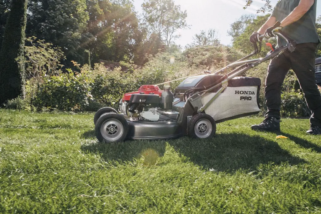 HRH 536 HX Mower 4.webp