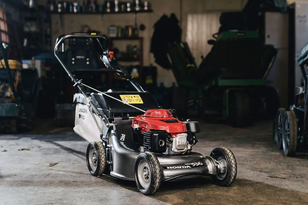 HRH 536 HX Mower 1.webp